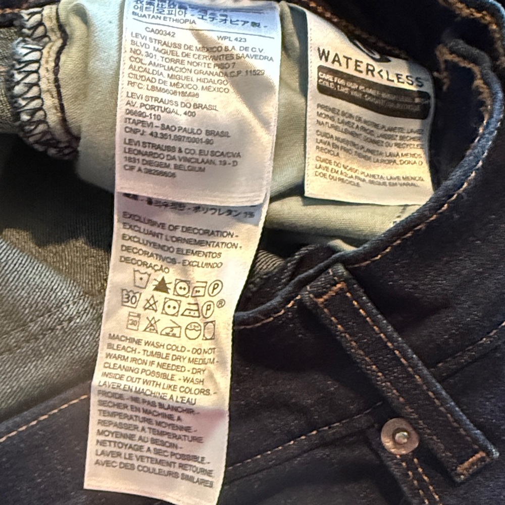 NWT Levi's Indigo Classic Bootcut Jeans - Picture 6 of 6